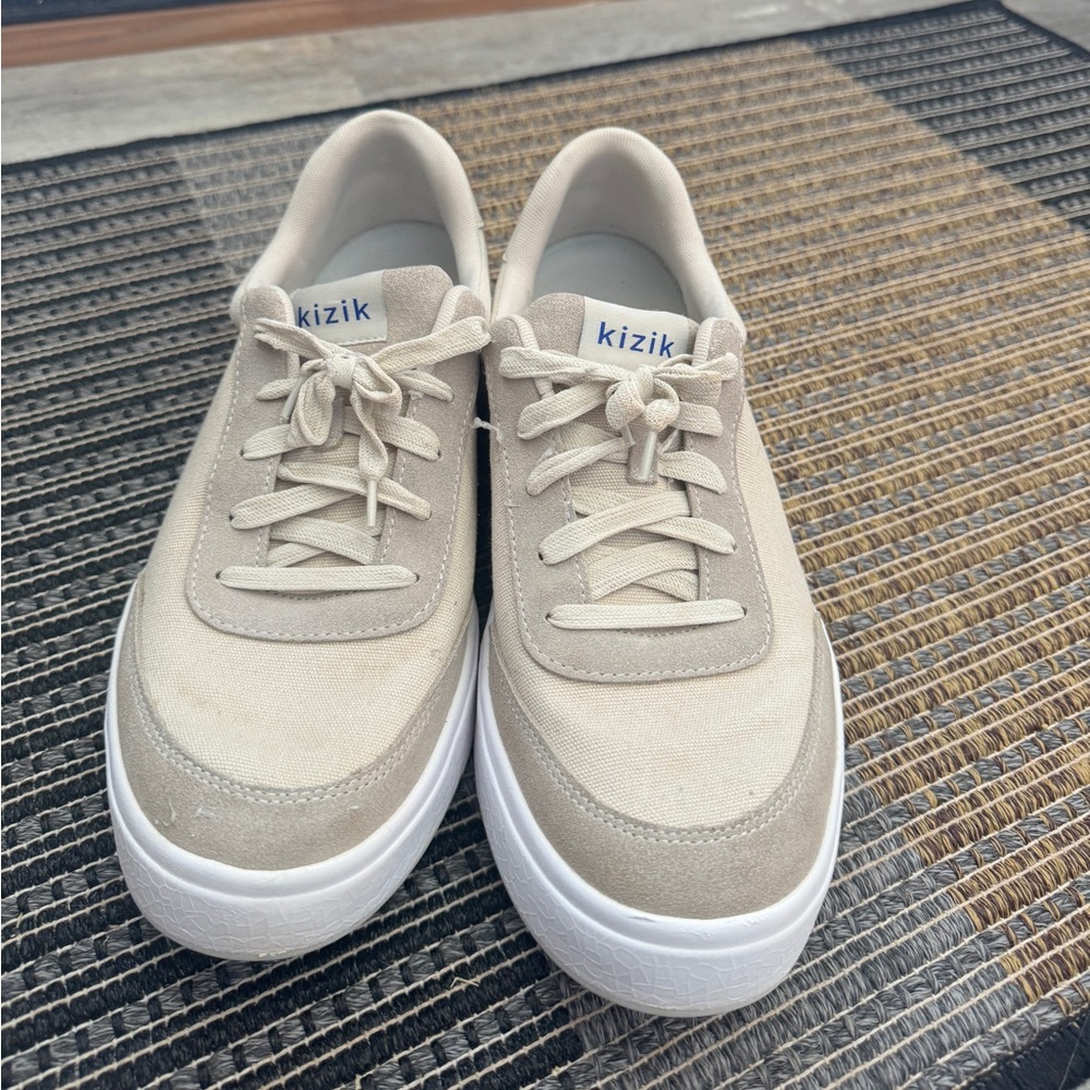 Men’s Kizik Prague Slip On Tennis Shoes Sneakers Cream White Beige Size 13